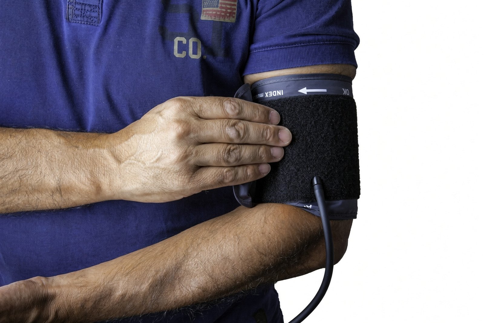 Medición de presión arterial en consulta médica